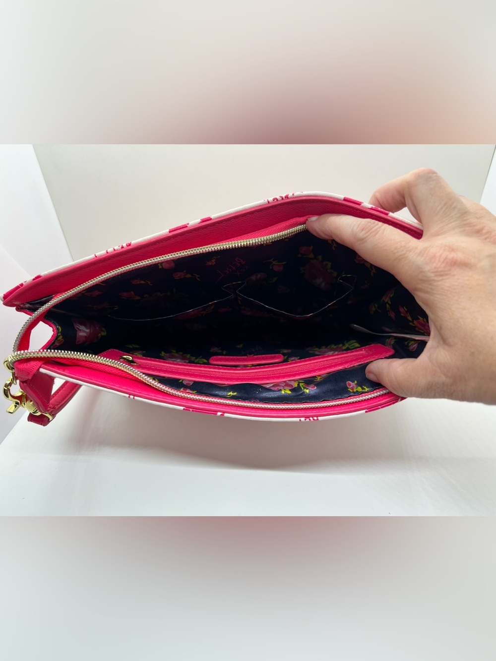 Betsey Johnson lips print wristlet purse - Picture 6 of 9